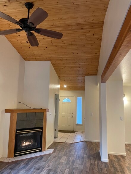 Building Photo - 1755 NE Lotus Dr