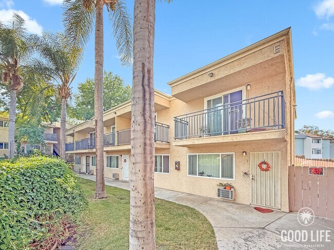 Building Photo - Updated 2BR/1.5BA Condo in Spring Valley Available Now!