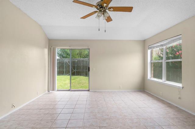 Building Photo - 3300 Creekwood Dr