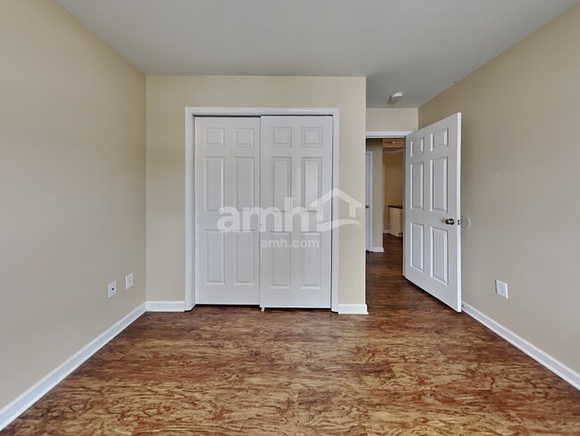 Building Photo - 400 Stoney Field Dr