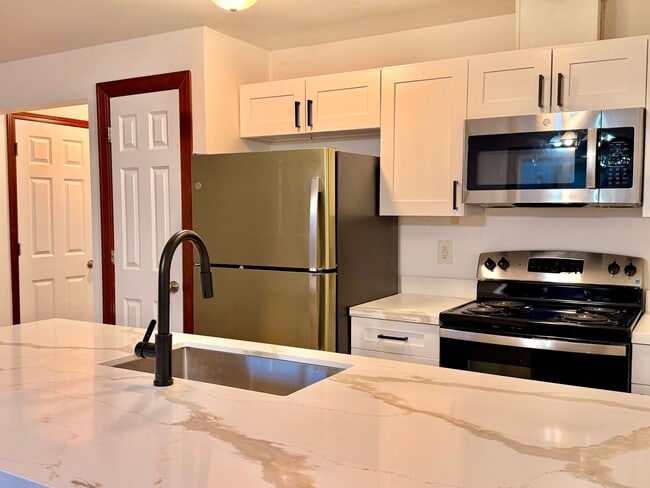 Building Photo - Spacious, remodeled two-level duplex