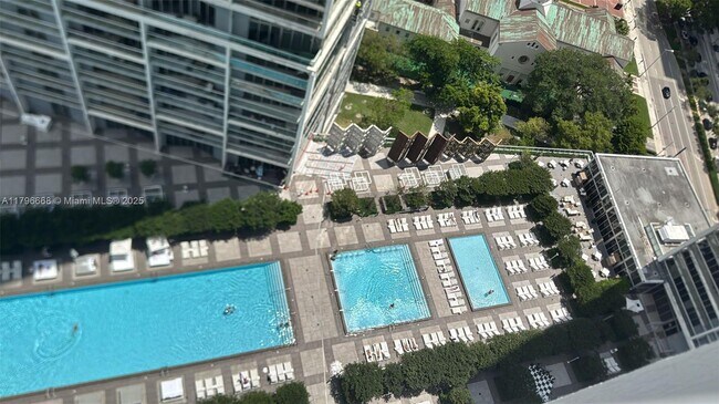 Building Photo - 475 Brickell Ave