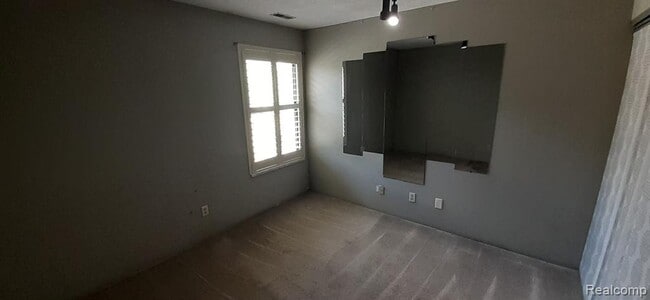 Building Photo - 61210 Greenwood Dr