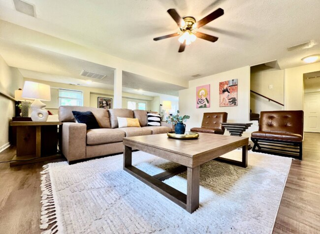 Building Photo - Large, stylish home in heart of Liberty twp.