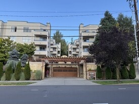 Building Photo - 6960 California Ave SW