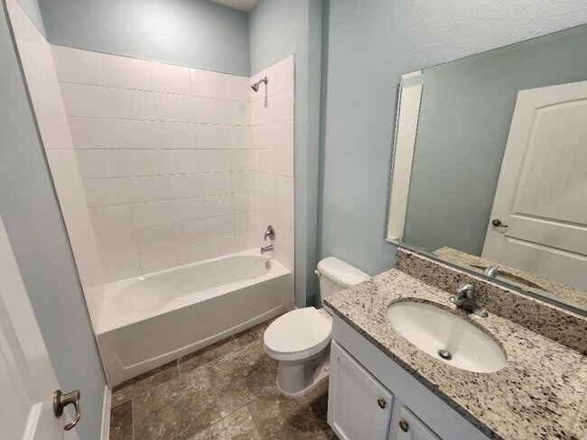 Building Photo - Lovely 4 Bedroom Home at Oak Leaf Preserve