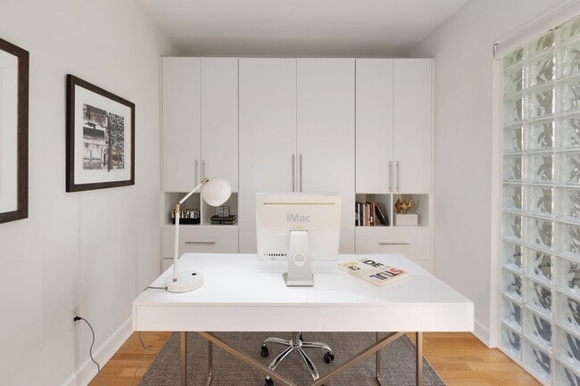 Building Photo - Great natural light in a large condo near ...