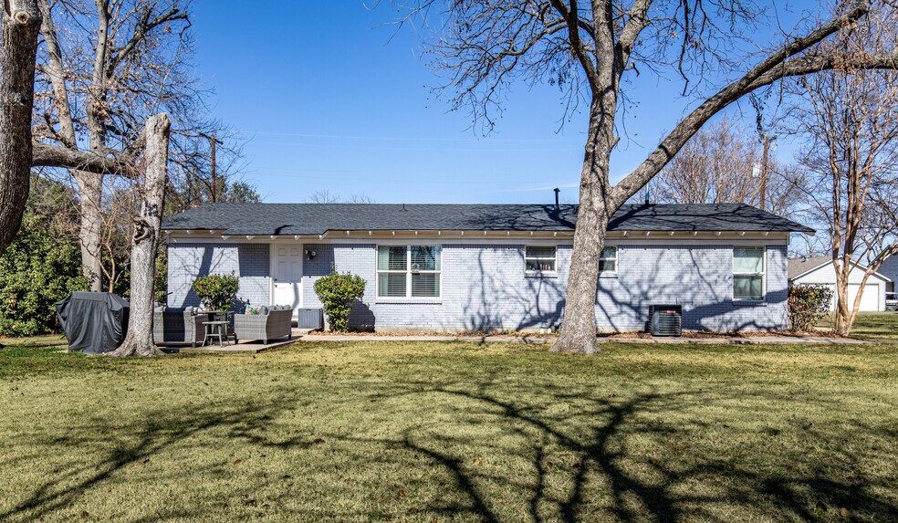 Exterior Back - 510 W Oak St