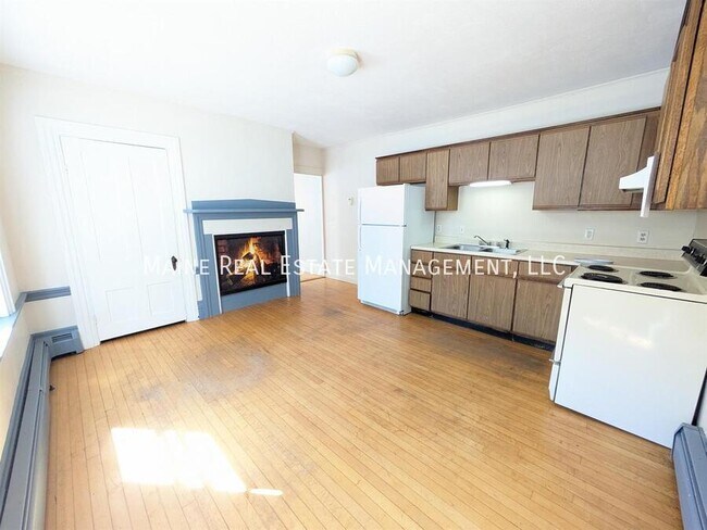 Building Photo - 15 Elm St