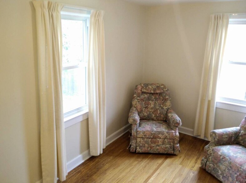 Building Photo - 526 Pingree Ave