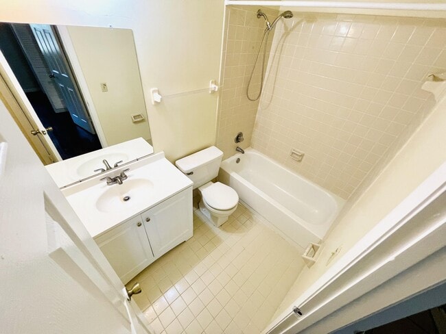 Building Photo - 3096 Collin Dr
