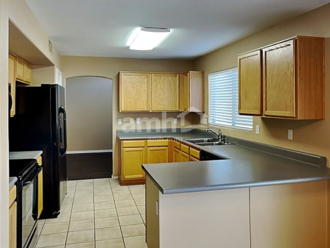 Building Photo - 9318 E Fairfield St