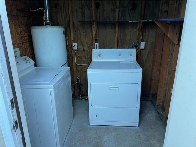 Building Photo - 7612 W Judge Perez Dr