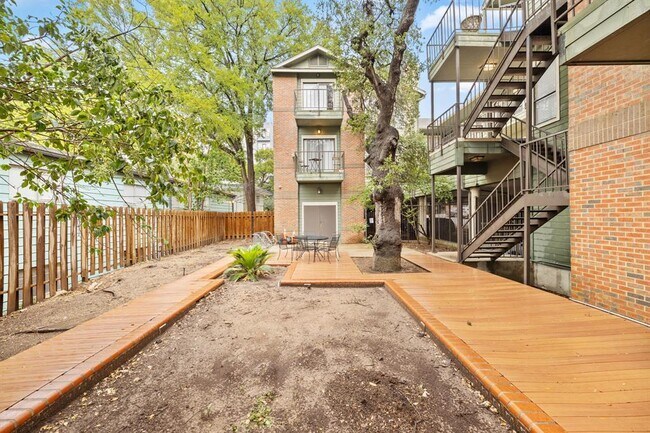 Building Photo - 2706 Salado St