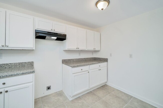 Building Photo - 1624 Fairview Dr