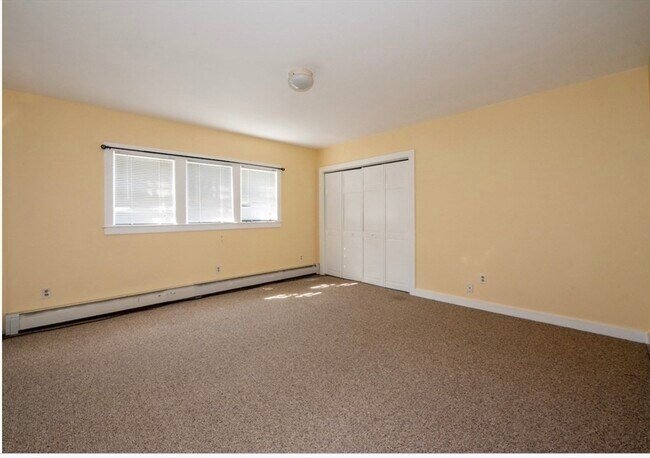 Building Photo - 58 Hollis St