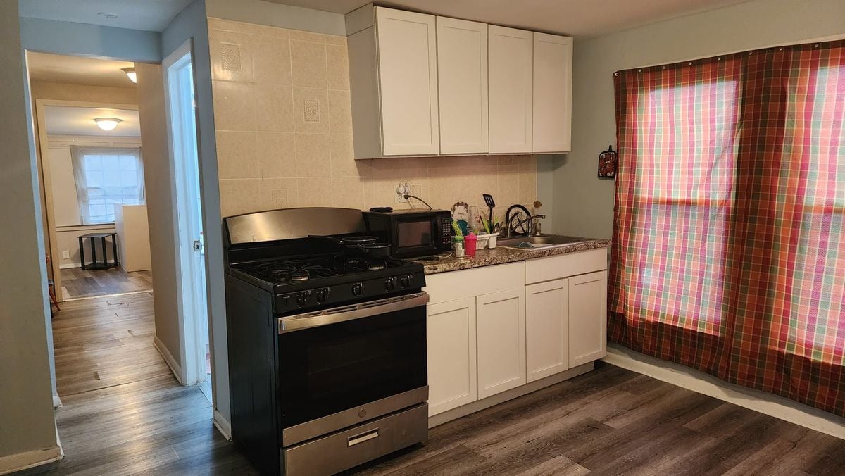 Building Photo - 7542 Meadow Ave