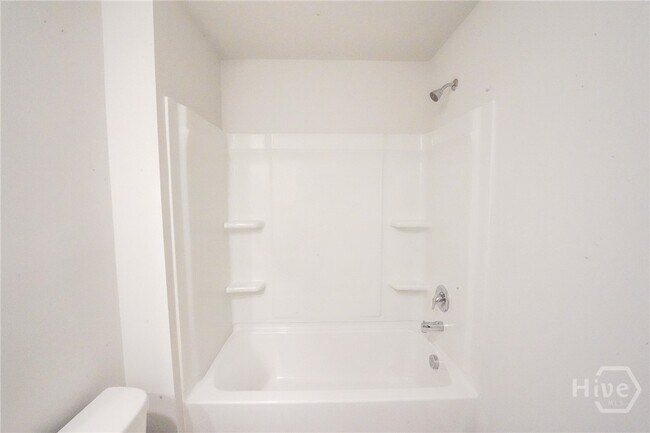 Building Photo - 102 Windrush Pnes