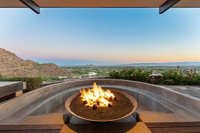 Building Photo - 4925 E Red Rock Dr