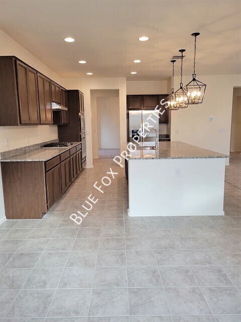 Building Photo - 5525 W Lazy Farm Dr