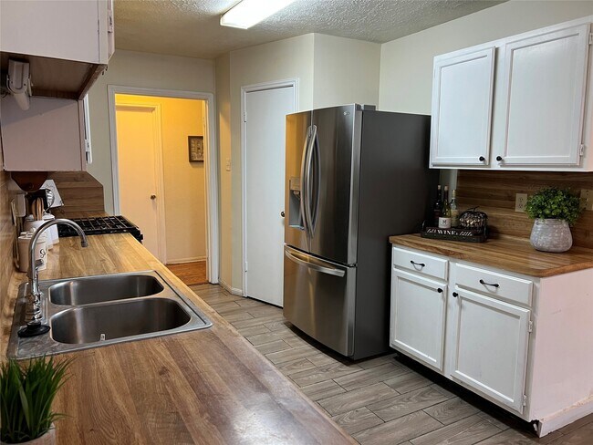 Building Photo - 3506 Corinne Ct