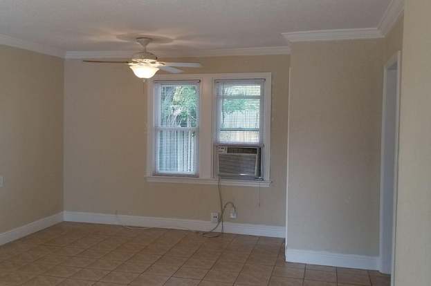 Building Photo - 415 Greenbriar Dr