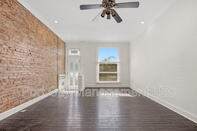 Building Photo - 207 S Ellwood Ave
