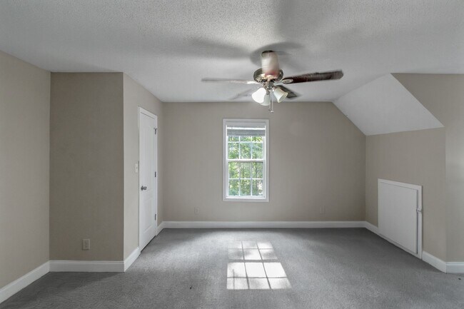 Building Photo - Beautiful 4 Bedrooms + Bonus Room on Nearly 1 Acre in Stockbridge! ?