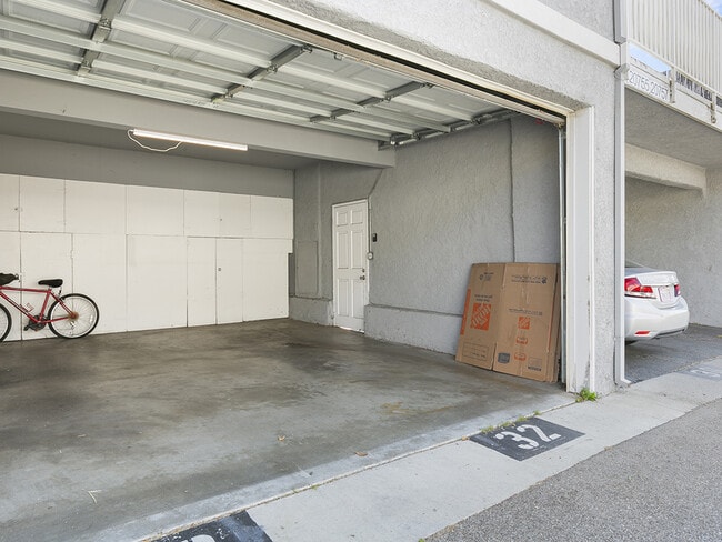 Building Photo - 20757 Plum Canyon Rd