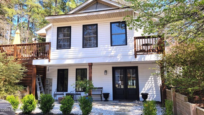 Building Photo - 1720 Longleaf Dr E