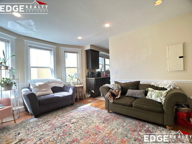 Building Photo - 58 Atkins St