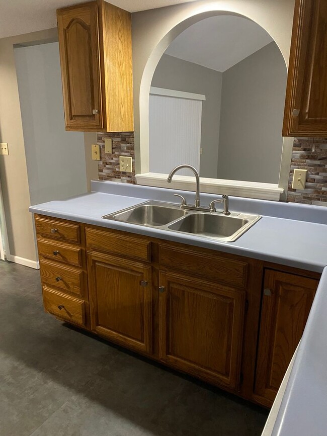 Building Photo - Beautiful & Spacious House in Green Meadow...