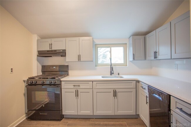 Building Photo - 66 Denton Ave