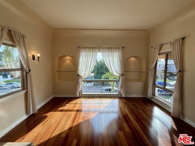 Building Photo - 1227 Ridgeley Dr