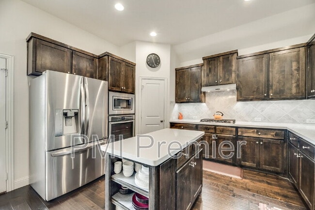 Building Photo - 15404 Pioneer Bluff Trail