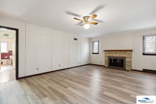 Building Photo - Mid Century Modern Ranch in Eastbourough