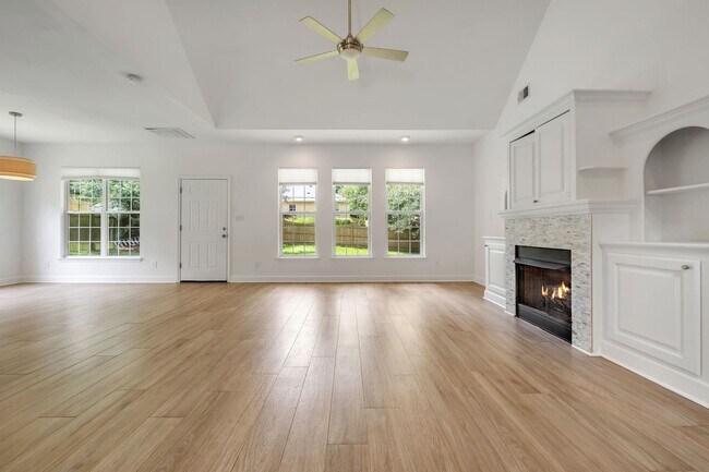 Building Photo - 848 Eagle View Dr