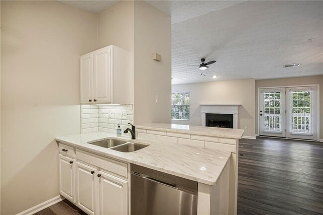 Building Photo - 1371 Keys Crossing Dr NE