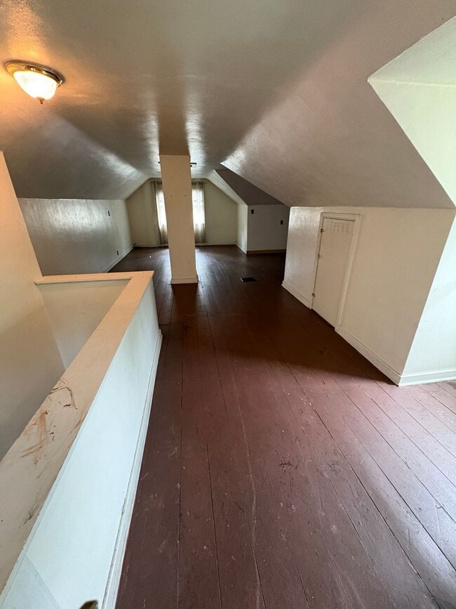 Building Photo - 3 Bedroom Single Family Home