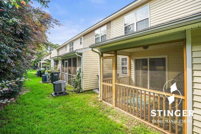 Building Photo - 536 Candida Dr