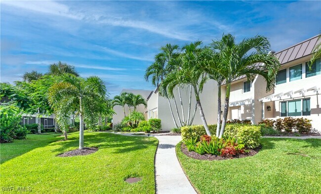 Building Photo - 800 River Point Dr