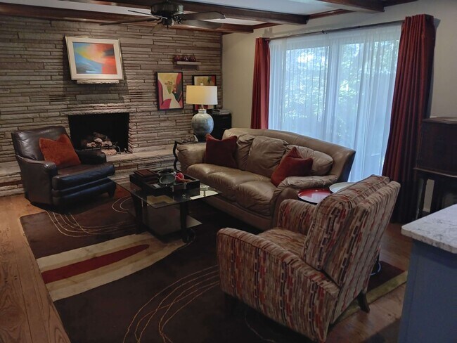 Building Photo - Huge 2-Bedroom Home in Heart of OKC – Fire...