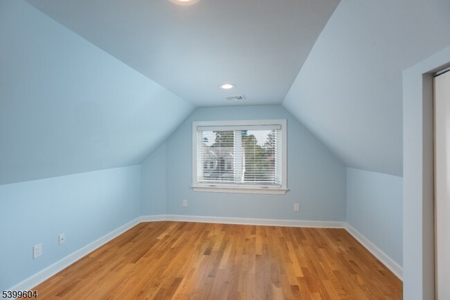 Building Photo - 122 N Fullerton Ave