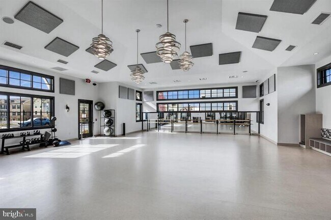 Building Photo - 8608 Shady Pines Dr