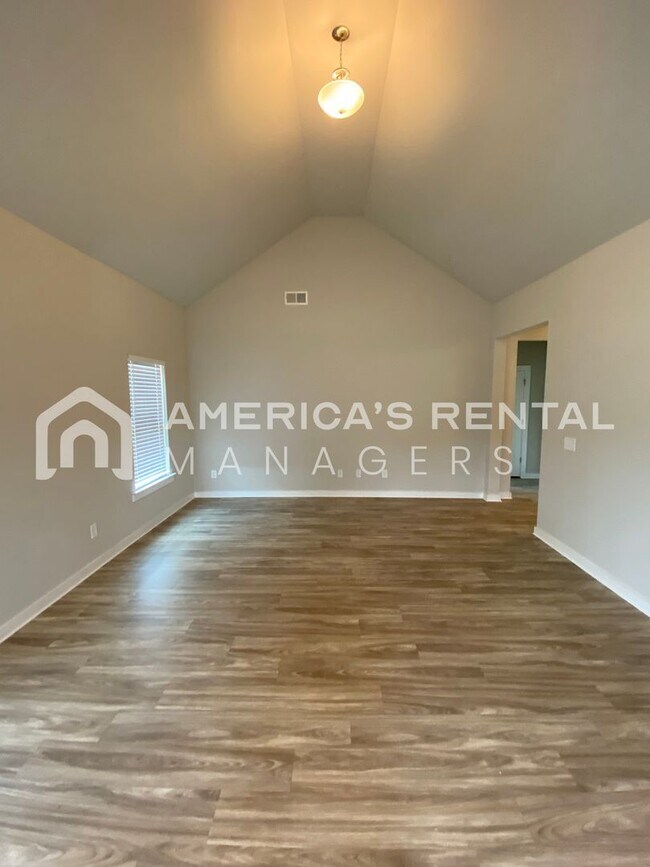 Building Photo - DEPOSIT PENDING! Home for Rent in Jasper, AL... Available to View!!!