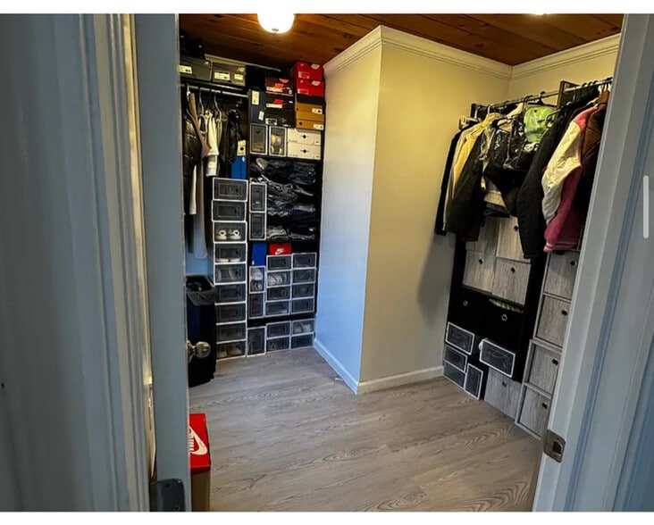 Building Photo - 307 W Lynde St