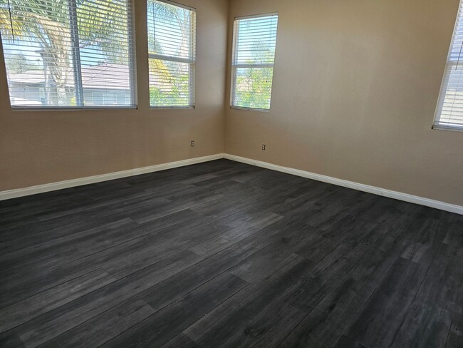 Building Photo - Wonderful Paseo Del Sol 5 Bedroom Home