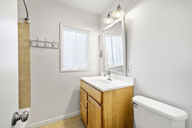 Building Photo - 128 W Escalones