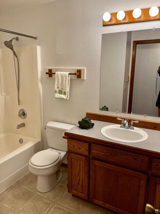 Building Photo - **** Application pending ****