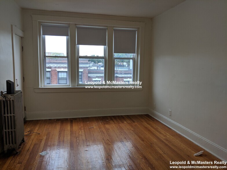 Building Photo - 133 Sutherland Rd